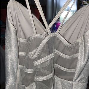 It’s beautiful and in perfect condition.I worn it one time at my prom.